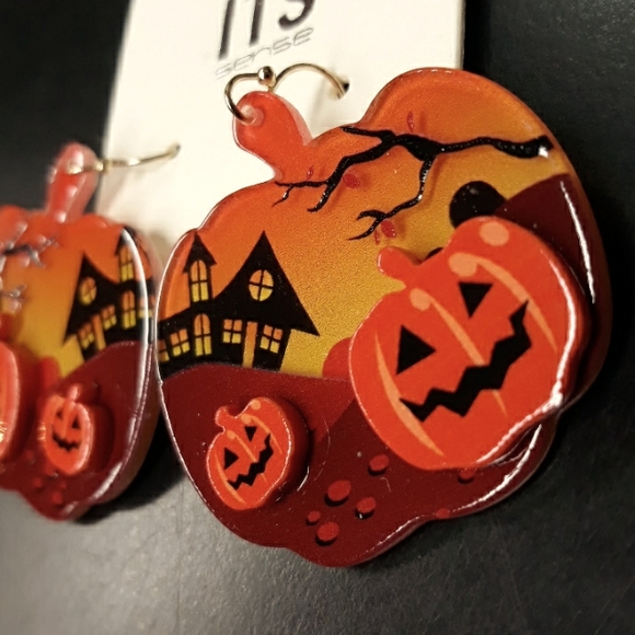 Haunted Pumpkin Patch Earrings 3D 🎃 - Picture 3 of 7